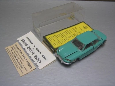 Norev #85 Panhard 24 BT Berline 塑料复古玩具法国 1/43 比例法国完好带盒 — 第 1/4 张图片