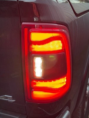 ✅ 2019-2026 RAM 2500-3500 OEM LED luz trasera punto ciego trasero lado derecho Foto 1 de 4