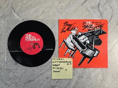 Signed The White Stripes Dead Leaves 7" Vinyl Jack White Meg Dead Leaves 2002 UK - Image 1 of 4