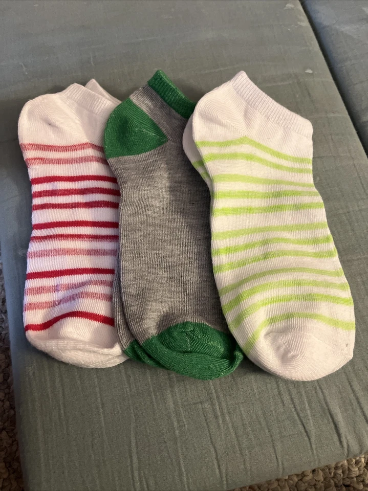 Juego de tres calcetines decorativos para mujer talla 4-10 totalmente nuevos Foto 1 de 1