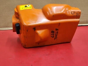 CUBIERTA DE PLÁSTICO SUPERIOR STIHL 017 025 ORIGINAL ALEMÁN STIHL OEM C8 - Imagen 1 de 8