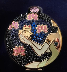 Estee Lauder x Disney Dream Comes True Powder Compact di Monica nuovo con scatola - Foto 1 di 2