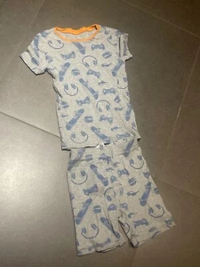 Gap Kids Grey Short Sleeve Pajama Set Size 8T Skateboards Headphones - Picture 1 of 5