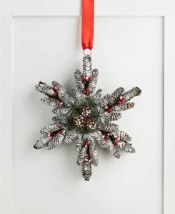 Holiday Lane Snowflake Pinecone and Berry Christmas Wreath 16.75" L - Bild 1 von 1
