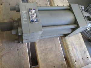 Hydraulic Cylinder VICKERS F4W31MCNC5B | Body Length 11.75" | Body O.D. 4.75" - Picture 1 of 3