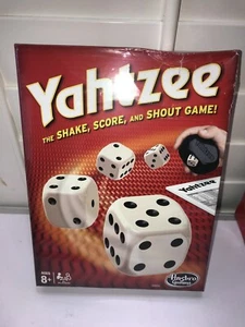 Juego de mesa Yahtzee Hasbro caja dañada bolsa de correo acolchada envío solo - Imagen 1 de 2