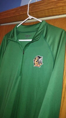 NUEVO SIN ETIQUETAS UND Dakota del Norte FIGHTING SIOUX BORDADO Parche Camisa Pullover Adulto M 🏒 Foto 1 de 4