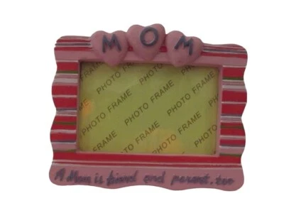 Marco de fotos de mamá 3,75" x 3-1/8" Una mamá es amiga y padre, resina demasiado rosa Foto 1 de 4
