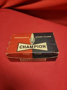 VINTAGE Champion spark plugs FULL BOX  BL-7Y 10 QTY - Picture 1 of 3