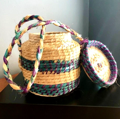 VTG Hand Woven Round Grass 5.5" COIL BASKET w Lid & Braid Handle / Hanging DECOR Cover