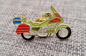 HONDA MOTORCYCLE ENAMEL PIN BADGE - Picture 1 of 2