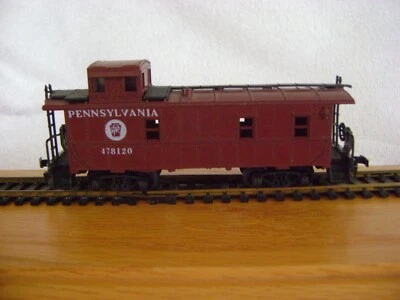 Roco HO Pennsylvania PRR 478120 Offset Cupola Caboose - Image 1 of 4