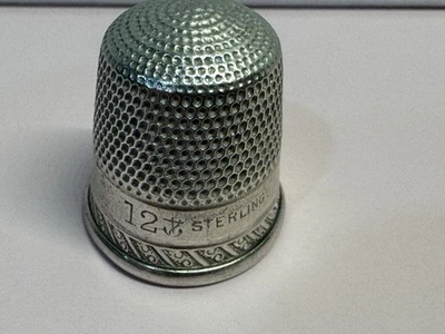 Dedal de costura antiguo de plata esterlina Stern Bros talla 12 marca de anclaje Foto 1 de 4