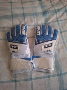 One Glove Aqua Cyclone goalkeeper gloves size 9 - Picture 1 of 5