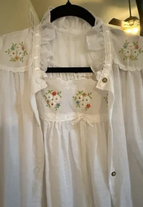 Vintage Miss Elaine white cotton Nightgown & Robe with flower embroidery - Picture 1 of 7