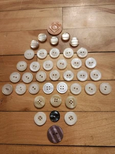 Lot Of 39 Mother Of Pearl Buttons - Picture 1 of 6