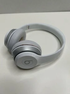 Beats by Dr. Dre Solo Wired On-Ear Headphone B0518 - White READ FOR PARTS-REPAIR - Picture 1 of 5