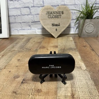 Estuche para gafas de sol The Marc Jacobs negro estuche rígido gafas Foto 1 de 4