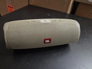 carica jbl 4. Colore sabbia - Foto 1 di 12