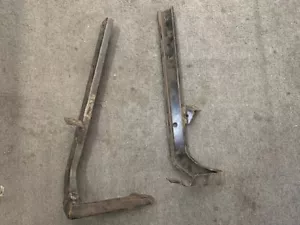 BMW E12 Front Bumper Brackets L&R NEW 51111864325+51111864326 - Picture 1 of 1