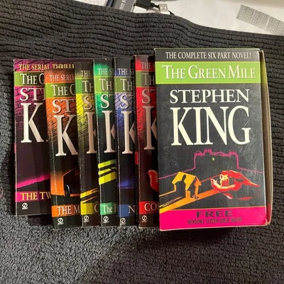 Stephen King The Green Mile Six Part Novel Box Set Horror Author 1996 No Disk PB Foto 1 de 4