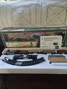New Bright Holiday Village Train Set With Sound Effects 1995 Works #174 Vtg - Picture 1 of 15