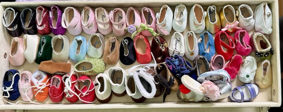 "Lote de 40+ zapatos de muñeca vintage Madame Alexander 8"" - estilos mixtos de fábrica" Foto 1 de 2