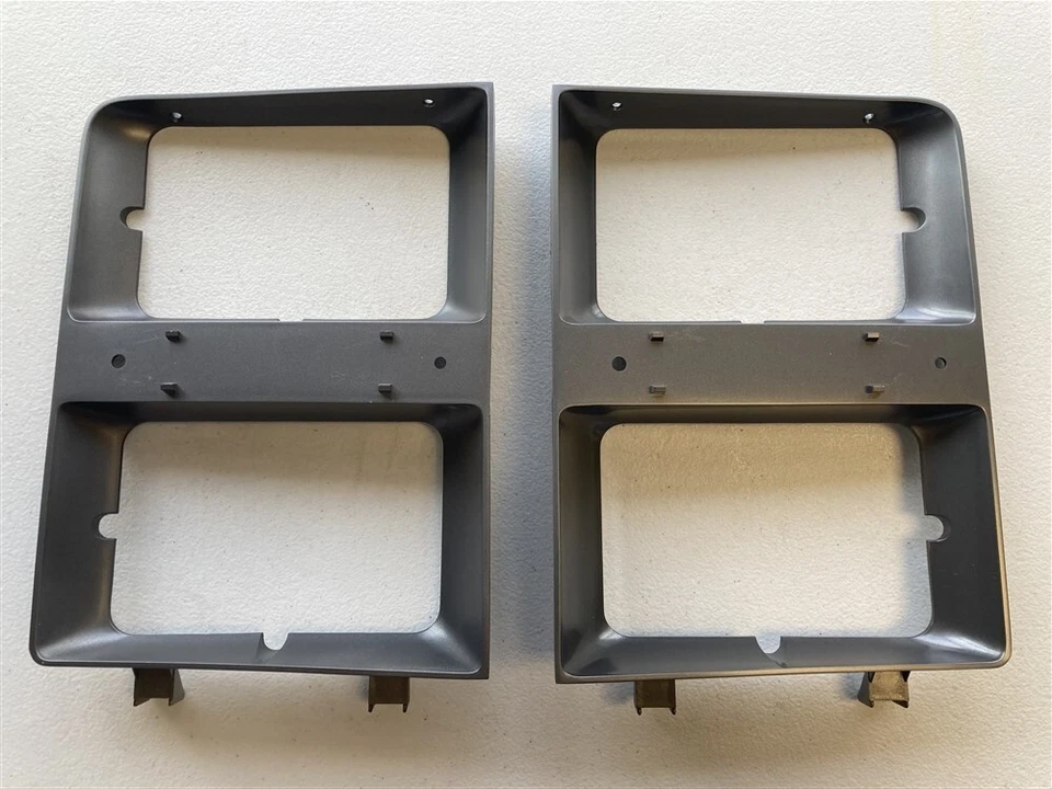 USADO Chevrolet Blazer C K 10 20 30 Moldura de Porta Farol Principal 1983 - 84 PAR CINZA - Imagem 1 de 4