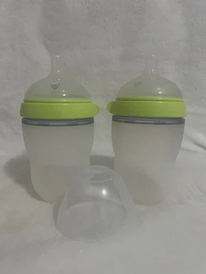 2 mamadeiras Comotomo verde - 8 oz 1 capa usada anti-cólica, tipo peito  - Imagem 1 de 3