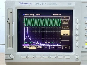 Osciloscopio Tektronix TDS744A 500MHz 2GS/s en perfecto estado de funcionamiento. - Imagen 1 de 14