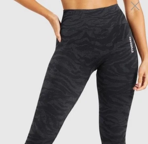 Leggings Gymshark Adapt Sin Costuras Para Mujer Negros Estampado Animal Scrunch Ver Medida - Imagen 1 de 8