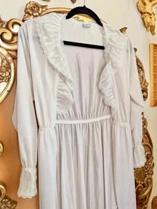 Vintage White Ruffle All Around Collar Robe Medium Excellent Condition - Picture 1 of 3