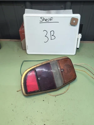 Luz trasera izquierda Volvo 144 1971 lente trasera del lado del conductor Foto 1 de 4