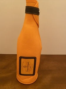 VEUVE CLICQUOT Insulated Ice Bottle Jacket for Champagne Brut 750 ml bottle - Picture 1 of 4