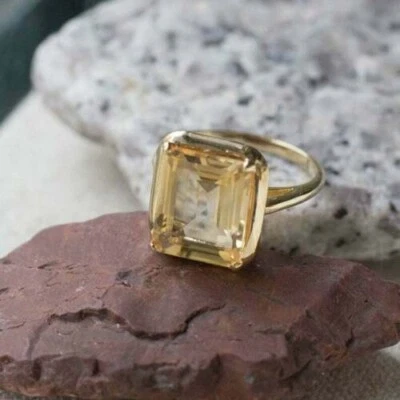 Anillo de boda solitario citrino creado en laboratorio esmeralda de 4,00 quilates enchapado en oro amarillo de 14 quilates Foto 1 de 4