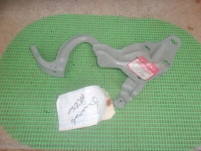 Dodge Colt Plymouth Champ 1980 1981 1982 nuevo en stock Mitsubishi capó izquierdo bisagra Foto 1 de 3