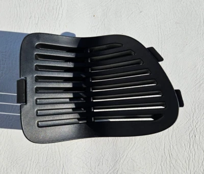 Jeep Renegade 2015-23 negro trasero derecho maletero interior cubierta de fusibles OEM Foto 1 de 4