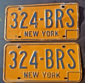 Par de matrículas vintage azul marino sobre naranja Nueva York 324-BRS - Imagen 1 de 2