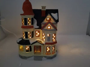 Dickensville Porcelain Lighted House Rare - Picture 1 of 8