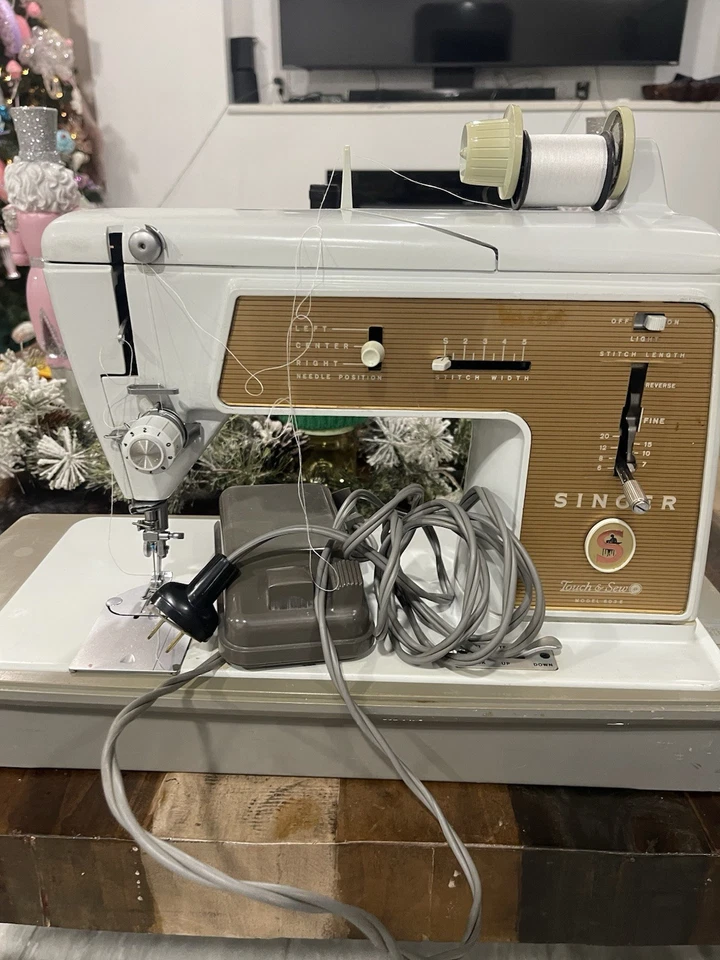 Conjunto de acessórios para máquina de costura Singer Vintage Touch Sew Zig Zag modelo 603 - Imagem 1 de 4