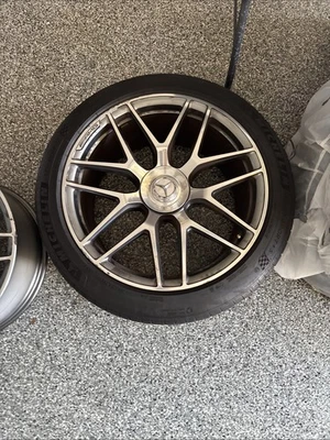 Mercedes-Benz GLE 63 AMG 2024 usado y básicamente nuevo no muchos arañazos Foto 1 de 4