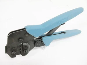 AMP 354940-1 HAND CRIMP TOOL & 58448-2 DIE 28 - 20 AWG LOCATOR TE CONNECTIVITY - Picture 1 of 8