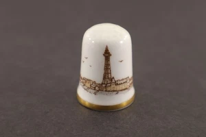 Caverswall Fingerhut Blackpool Robbe & Leuchtturm Nähen Souvenir England - Bild 1 von 4