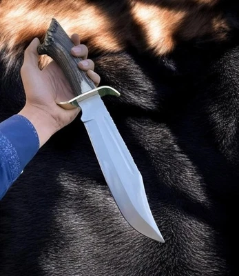 Cuchillo Bowie de acero al carbono hecho a mano, mango de asta de ciervo | Cuchillo de caza y supervivencia Foto 1 de 3