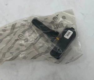 Genuine New OEM TPMS Tire Pressure Sensor Fiat Alfa Romeo Giulietta | 53104671 - Picture 1 of 3