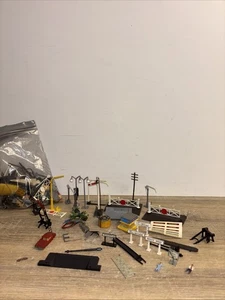 OO Gauge Model Railway Accessories Bundle Job Lot Scenery Background Props - Foto 1 di 13