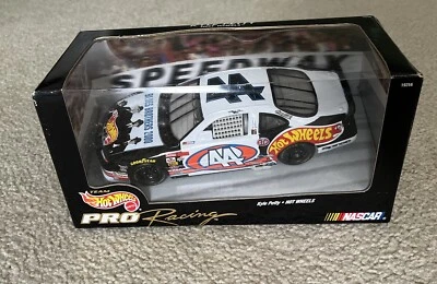 44 KYLE PETTY HOTWHEELS BLUES BROTHERS 2000 PONTIAC GRAND PRIX 1/24 - Image 1 of 3