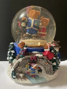 Vintage Kcare Teddy Bears Christmas Music Snow Globe Santa Is Coming To Town - Picture 1 of 6