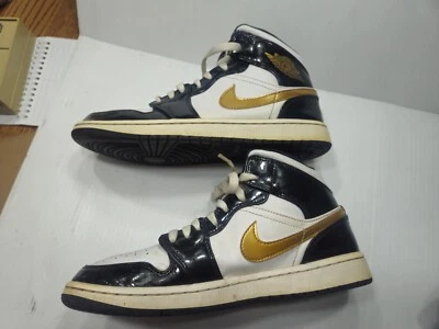 Talla 9 - Jordan 1 Mid SE Patente Negro Dorado Foto 1 de 4