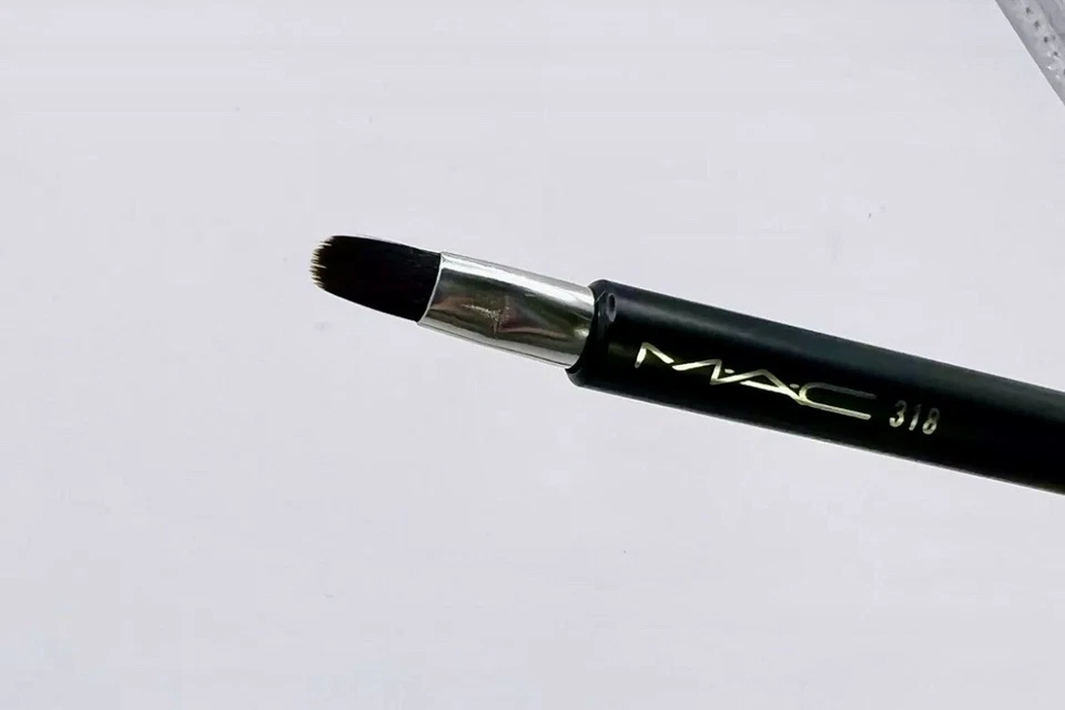 Mac 318 Retractable Lip Brush With Protective Sleeve Guaranteed Authentic